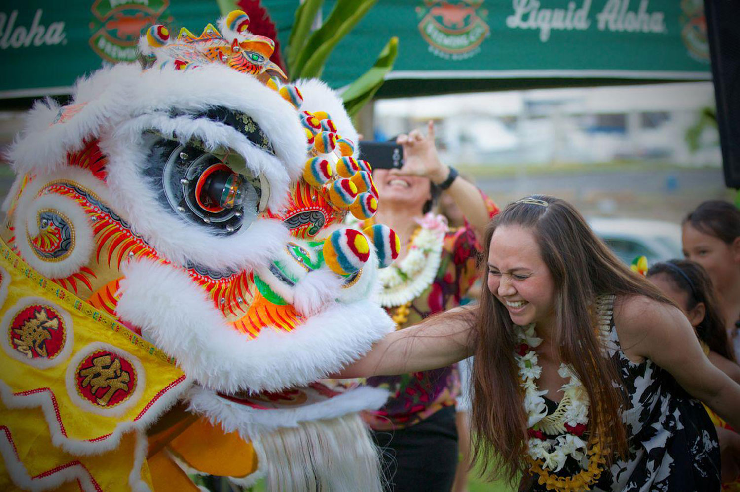 Saam Fu Lion Dance at Haleiwa Joe's